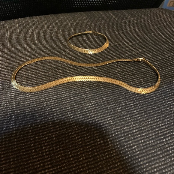 Vintage 80’s Gold Chain Bracelet and Necklace - Picture 2 of 5